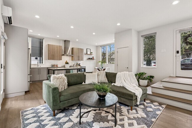 Foto del edificio - Judkin Parks Townhome