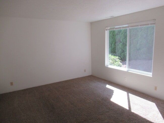 Building Photo - Nice clean 2 bedroom w/ private back yard