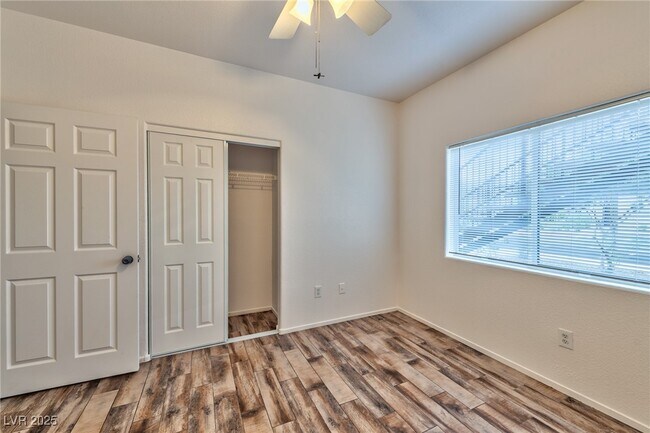 Foto del edificio - 2291 W Horizon Ridge Pkwy