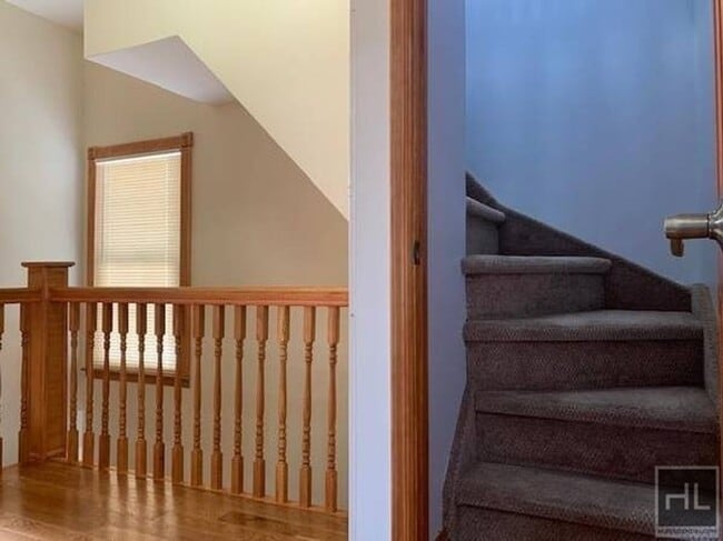Building Photo - Spacious 3-Bedroom Apartment – Hardwood Fl...