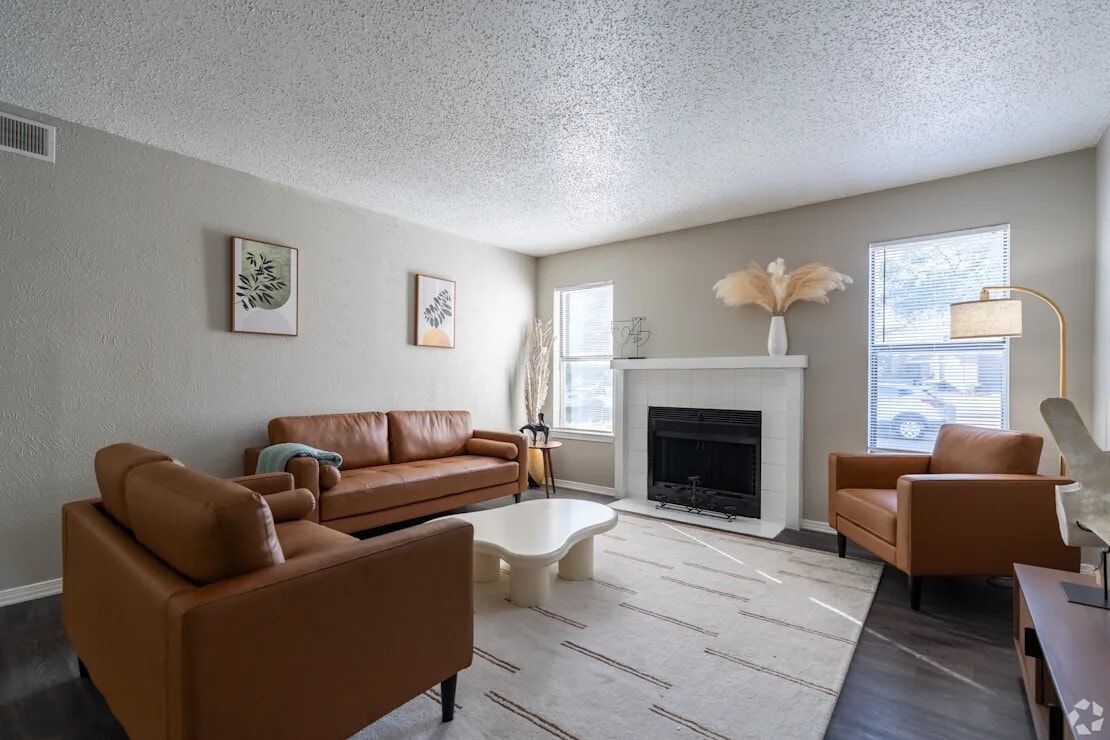 Foto principal - 1000 River Bend Dr