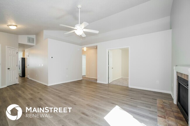 Foto del edificio - 6817 Riding Trail Dr