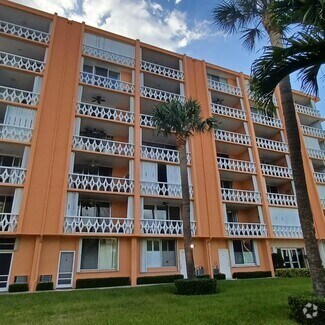 Building Photo - 15 S Golfview Rd