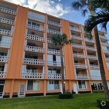 Building Photo - 15 S Golfview Rd