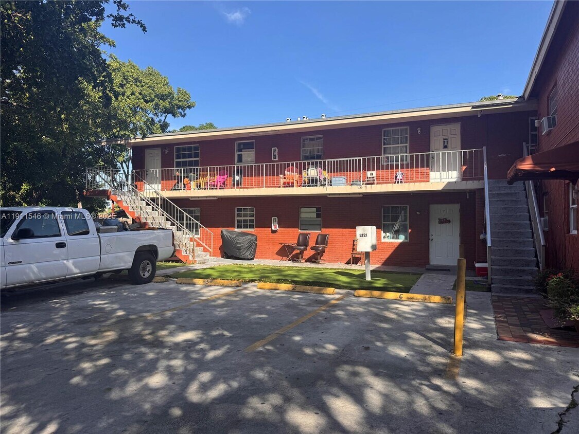 Foto principal - 2121 NW 4th Ct