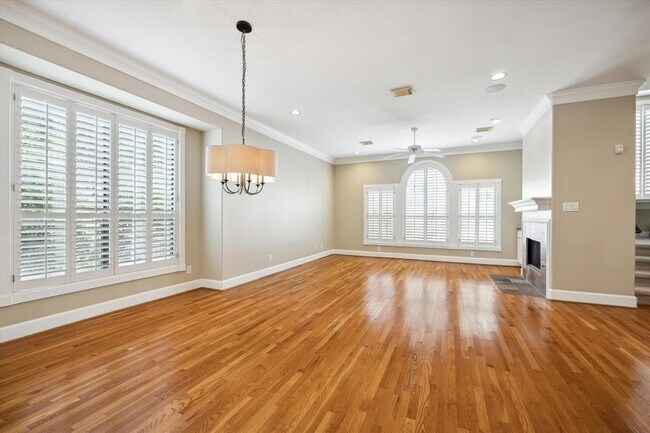 Foto del edificio - 2425 Dorrington St