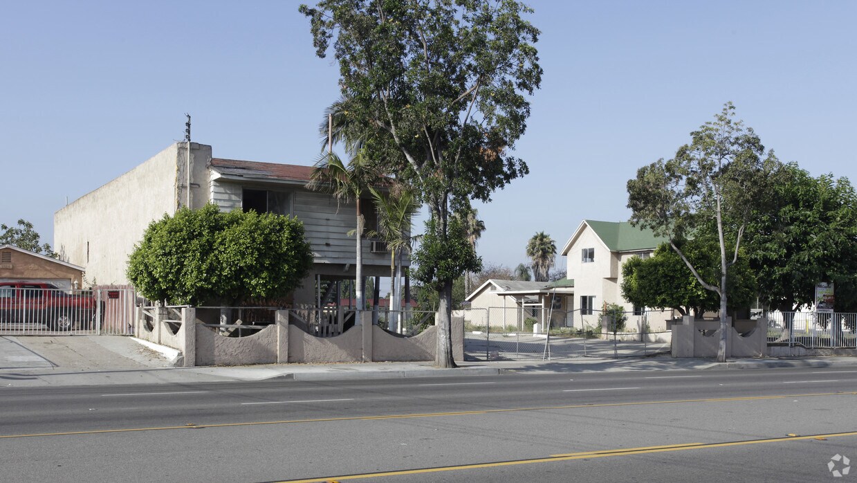 Foto principal - 1548 W 1st St