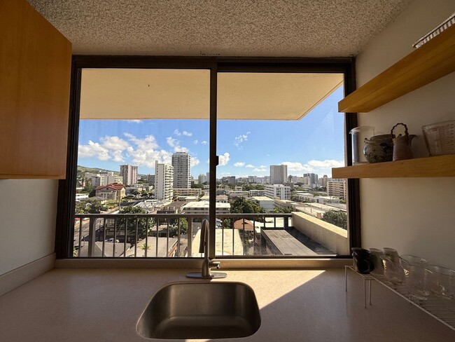 Foto del edificio - Furnished one bedroom with secured parking