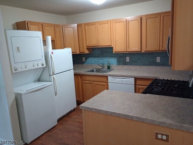 Building Photo - 142 Falcon Ridge Way S