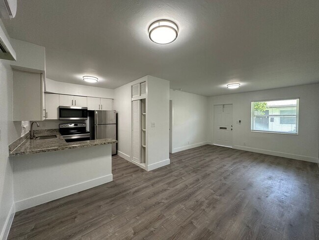 Building Photo - 2221 Monroe St Apts I LLC