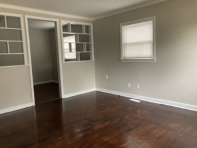 Foto del edificio - Must see ranch style 3Bdr 1 Bath home. It's located off Hovis Rd.