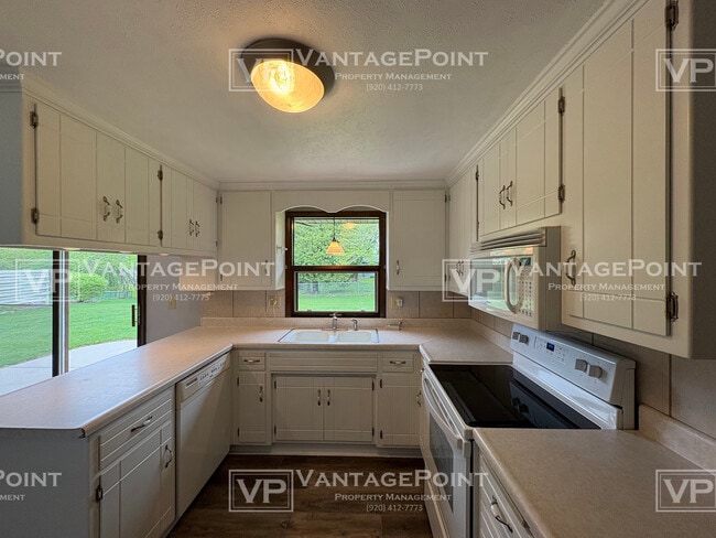Foto del edificio - 4220 Hillcrest Dr