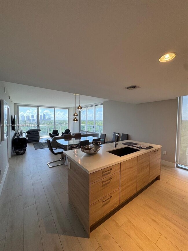 Foto del edificio - 16385 Biscayne Blvd