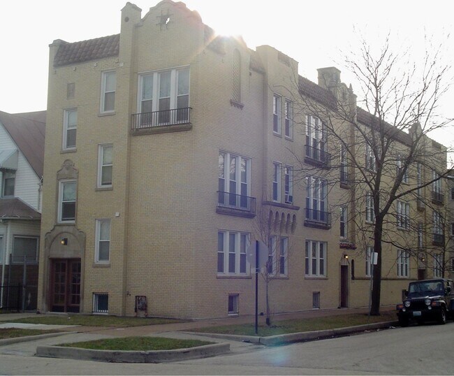 Foto del edificio - 4121 N Wolcott Ave