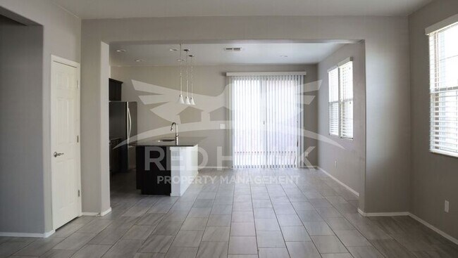 Building Photo - 250 N Sandal