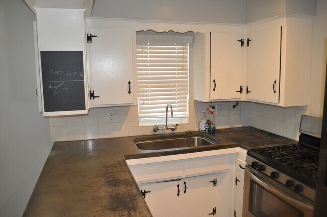 Foto del edificio - El Cajon 3 BR/1BA Single Family Detached H...