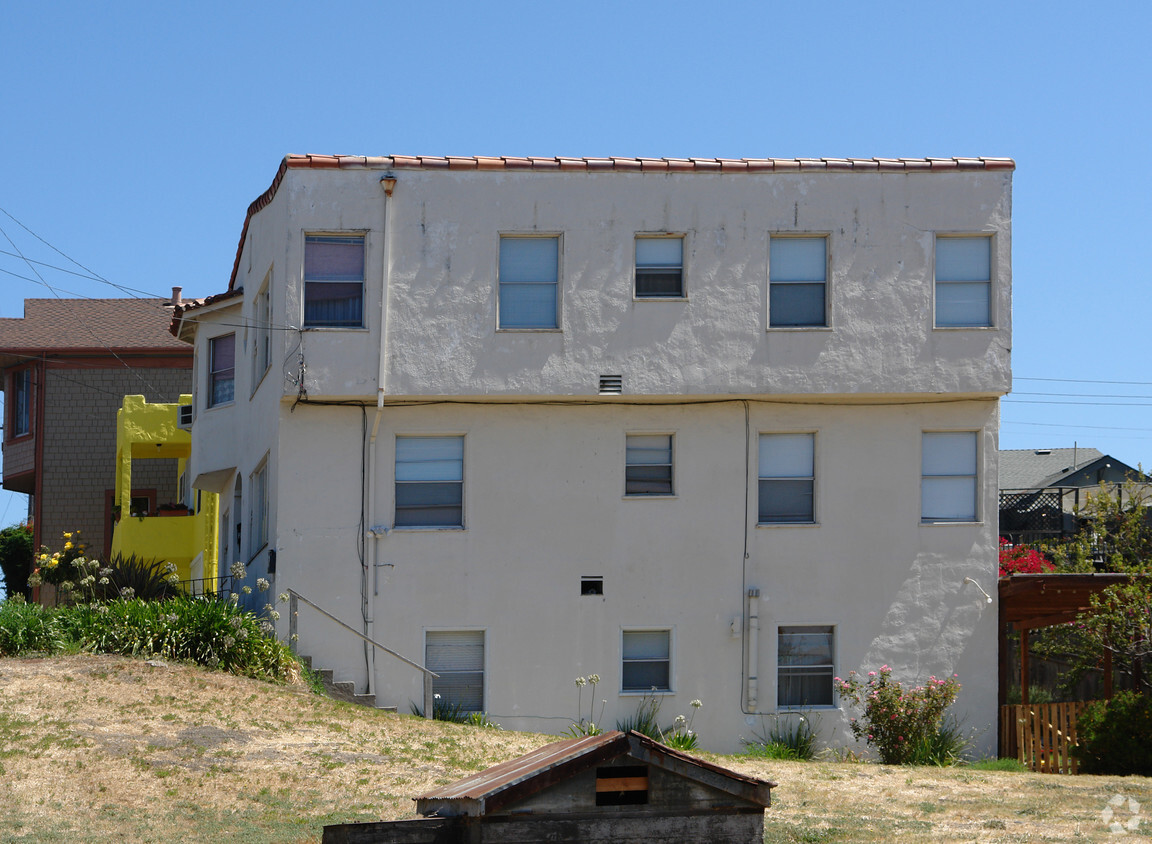 Building Photo - 209-211 215 2nd St