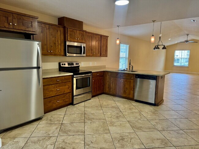 Foto del edificio - Charming 2 Bed, 2 Bath Home in Lynn Haven, FL - Perfect for Cozy Living!