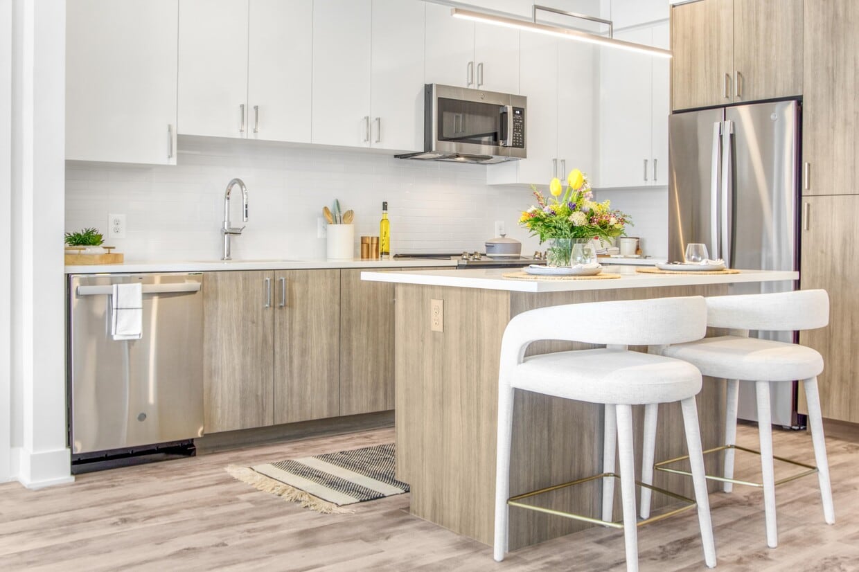 Primary Photo - Westmont Apartments