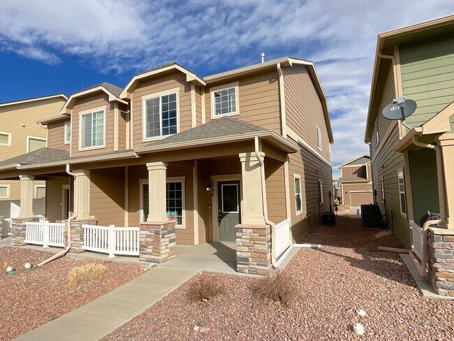 Foto del edificio - 3 Bedroom Townhome Available Near S Union Blvd & Monterey Rd!