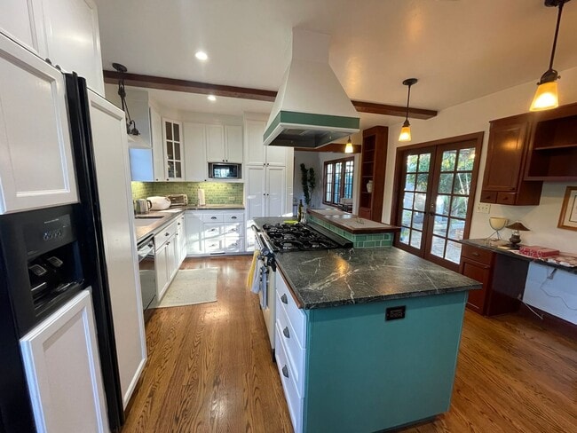 Foto del edificio - STUNNING 4BD/2BA SINGLE FAMILY HOME IN OAKLAND CA!!!
