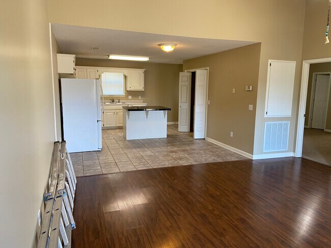 Building Photo - 402 Beauregard Cir