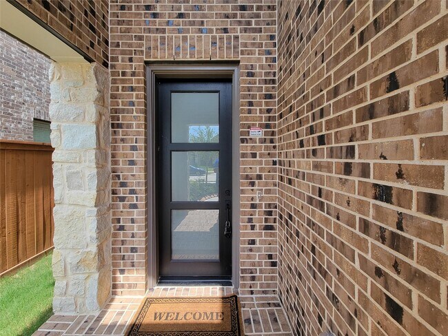 Foto del edificio - 7010 Winterberry Gln Ln