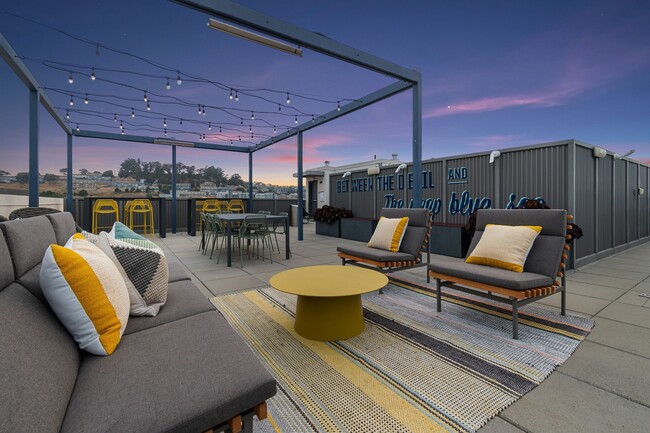 Relax on our beautiful rooftop overlooking San Francisco - Windsor at Dogpatch