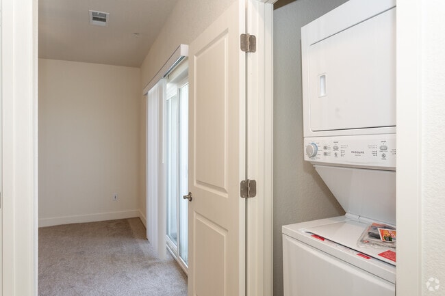 2BR, 2BA - 1076SF - Promontory Apartments