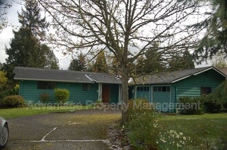 Building Photo - 259 Walnut Dr S