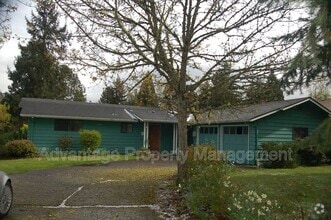 Building Photo - 259 Walnut Dr S