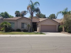 Building Photo - 875 W Aloe Pl