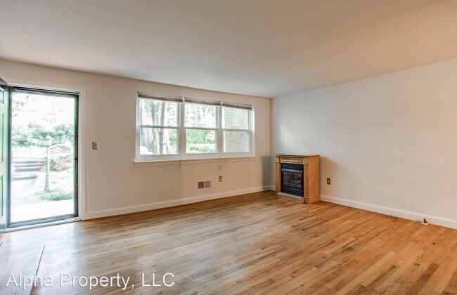 Building Photo - 2 br, 1 bath House - 8B Knoxbury Terrace