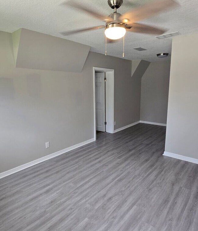 Foto del edificio - 341 Parkwood Dr