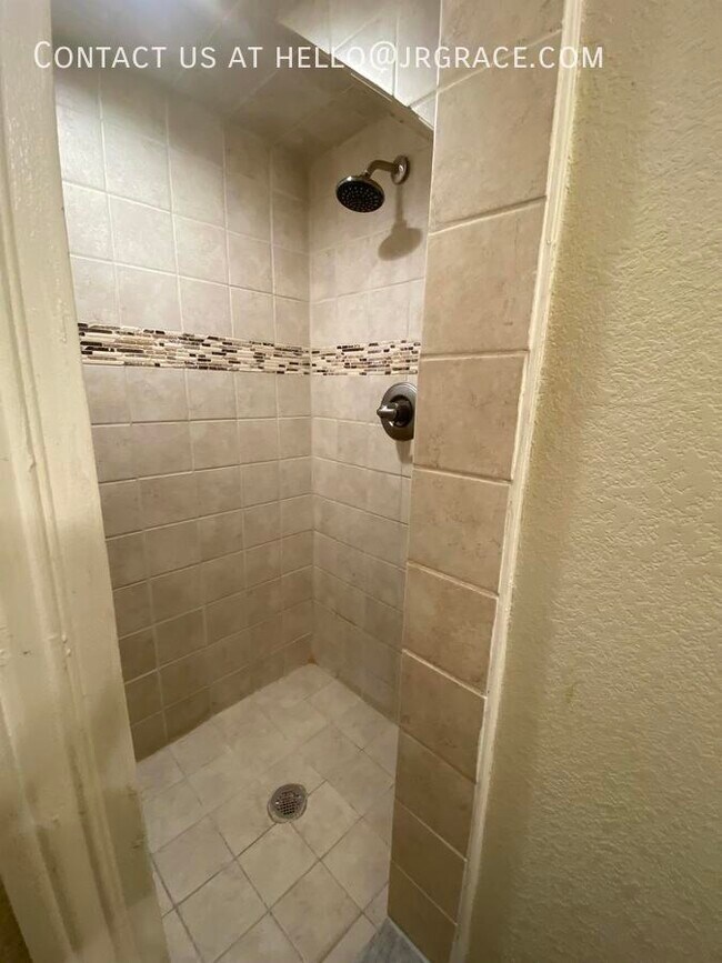 Foto del edificio - 1306 Chapel Creek Rd