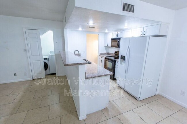 Building Photo - 1211 N 47th Pl