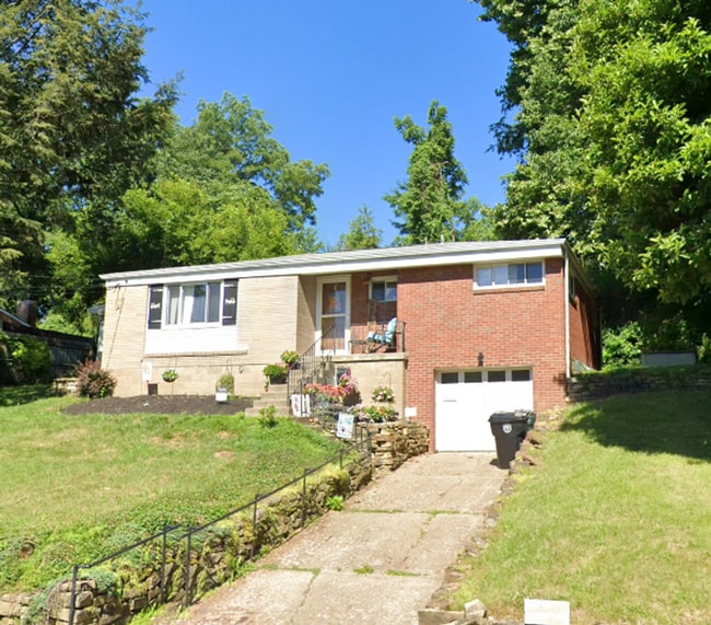 *Spacious & Updated 3BD/2BA Single-Family Home Available in Bethel Park* - *Spacious & Updated 3BD/2BA Single-Family Home Available in Bethel Park*