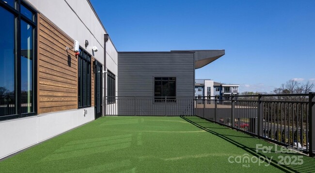 Building Photo - 305 Prine Pl