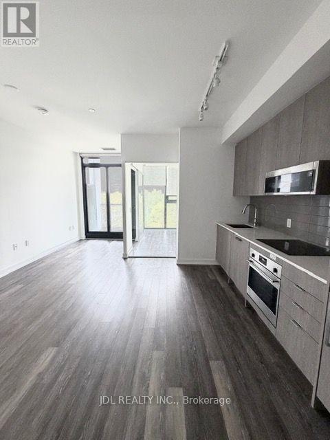 Photo du bâtiment - 250 Lawrence Ave W