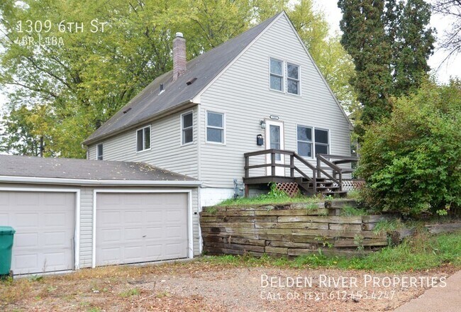 Building Photo - Great location and large yard