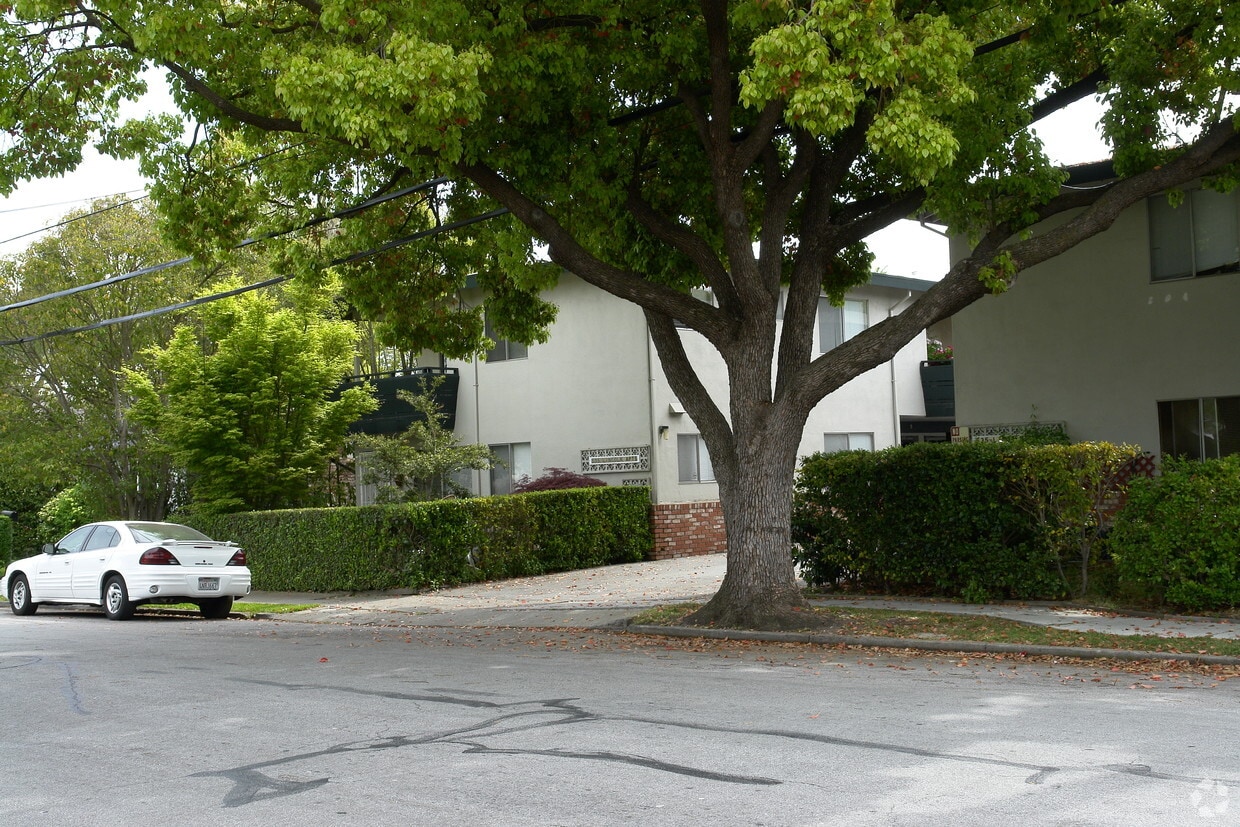 Building Photo - 535 Lincoln Ave