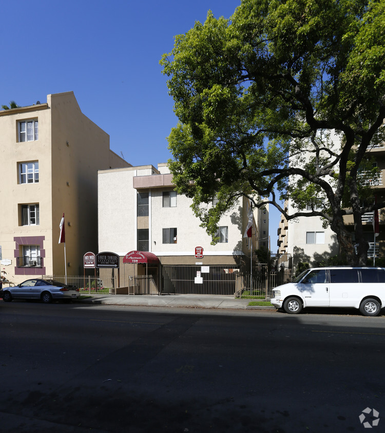 Foto principal - 759 Irolo St
