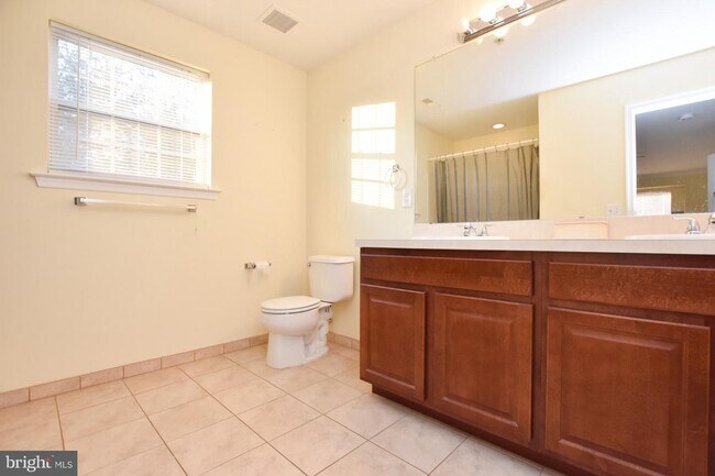 Building Photo - 342 Nicholas Dr
