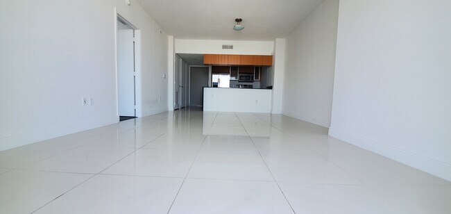 Foto del edificio - 1750 N Bayshore Dr