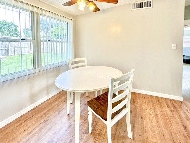 Foto del edificio - 12006 105th St