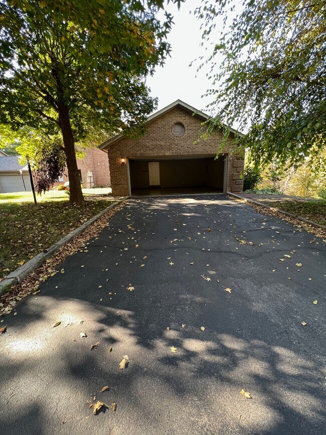Building Photo - 3409 Fairway Dr