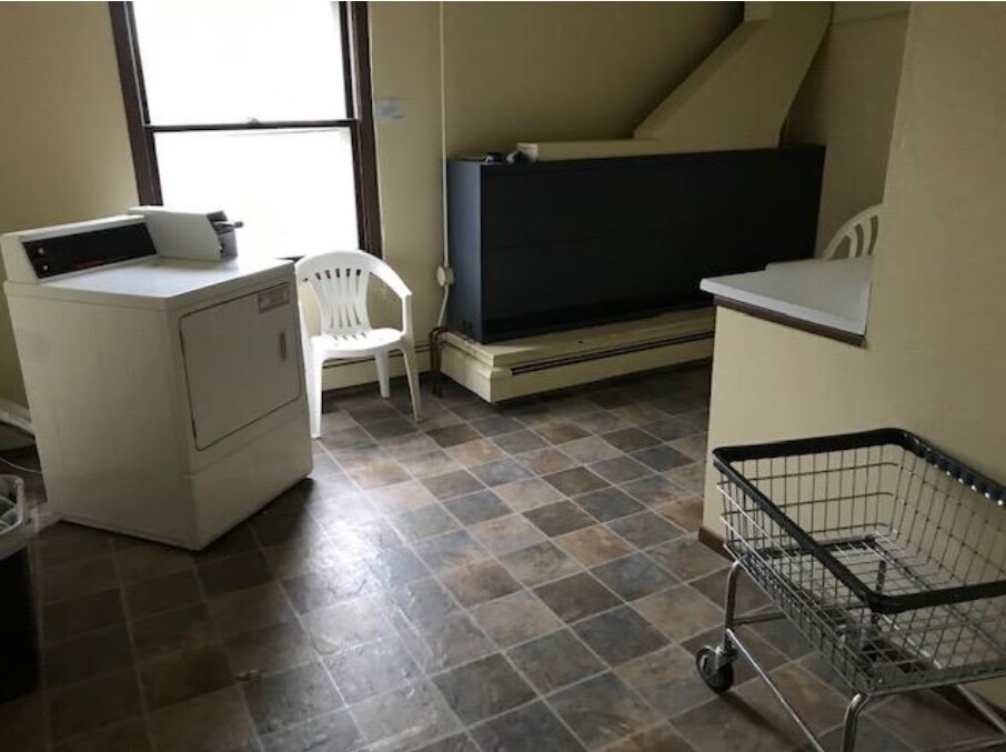 Building Photo - 414 Mill St