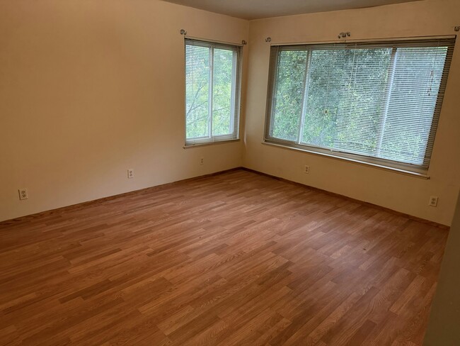 Foto del edificio - 4118 Fariss Ln