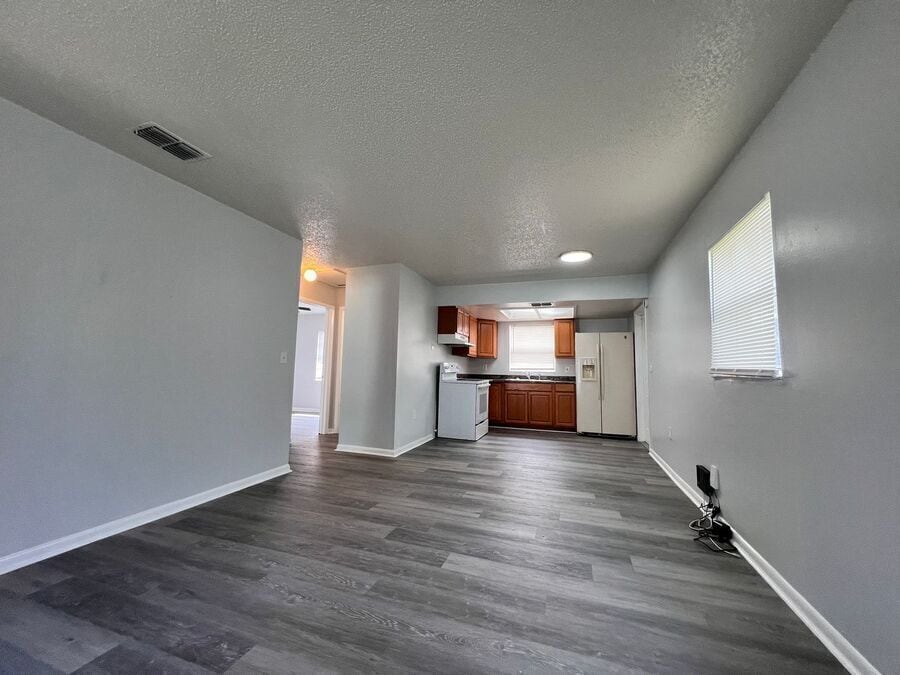 Photo - 9312 Grandfield Rd-A