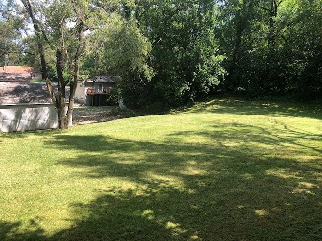 Gran espacio verde abierto - 2802 W Eugenia Ave